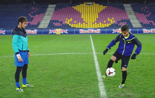Freestyle Football : Neymar vs Hachim Mastour (VIDEO)