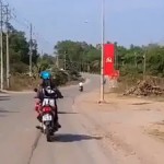 Prendre son scooter quand on est complètement bourré (VIDEO)