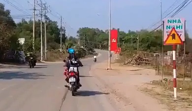 Prendre son scooter quand on est complètement bourré (VIDEO)