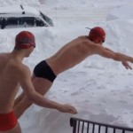 Ils nagent dans la neige ! (VIDEO)
