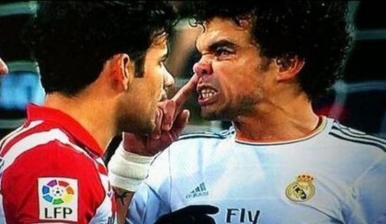 Real : Pepe se mouche sur Diego Costa (VIDEO)