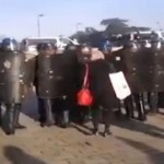 Manifestation à Nantes : Une mamie chargée par des CRS (VIDEO)