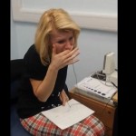 Les larmes d&rsquo;une sourde qui entend pour la première fois (VIDEO)