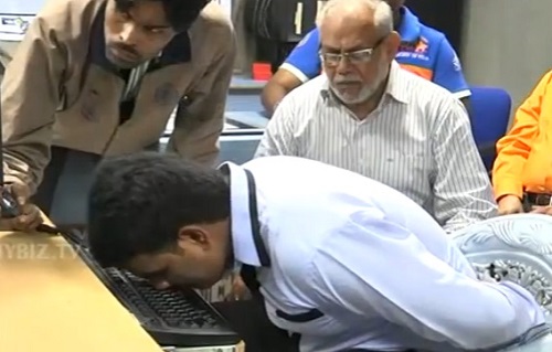 Il devient l’homme le plus rapide à taper sur un clavier avec… le nez (VIDEO)