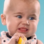 Des bébés goûtent du citron pour la première fois (VIDEO)