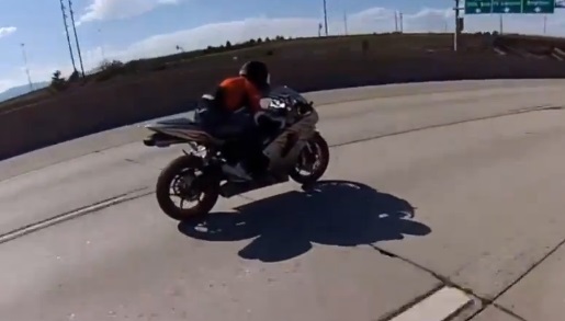 Accident de moto à 225 km/h (VIDEO)
