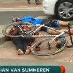 Tour des Flandres 2014 : un coureur percute violemment une spectatrice (VIDEO)