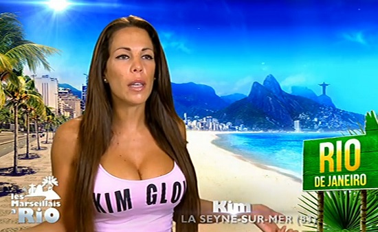 Les Marseillais à Rio : Kim est persuadée qu’il y a deux lunes (VIDEO)