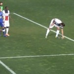 Ibrahimovic mange des cacahuètes en plein match contre Bastia (VIDEO)