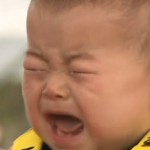 Japon : Des bébés s&rsquo;affrontent lors d&rsquo;un concours de pleurs (VIDEO)