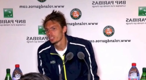Roland Garros : un journaliste félicite Mahut après sa défaite (VIDEO)