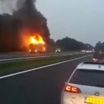 Enorme explosion d&rsquo;un camion sur la route (vidéo)