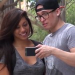 Boobs Selfie Prank – Il prend en photo, les décolletés d&rsquo;inconnues (caméra cachée)
