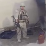 Un Marine se prend une balle de sniper dans le casque (vidéo)