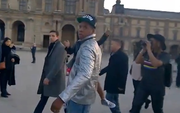 Jay-Z vexé de ne pas être reconnu par un touriste (vidéo)