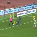 L&rsquo;énorme retourné acrobatique de Bernard Mendy (vidéo)