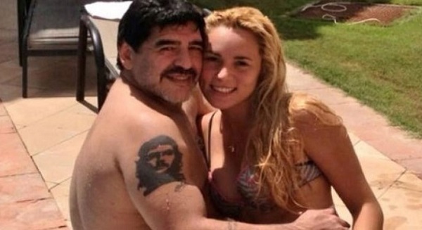 Ivre, Diego Maradona frappe sa compagne (vidéo)