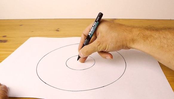 Dessiner un cercle parfait à main levée (vidéo)