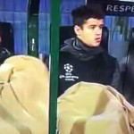 Ce joueur de football se réchauffe comme il peut ! (vidéo)