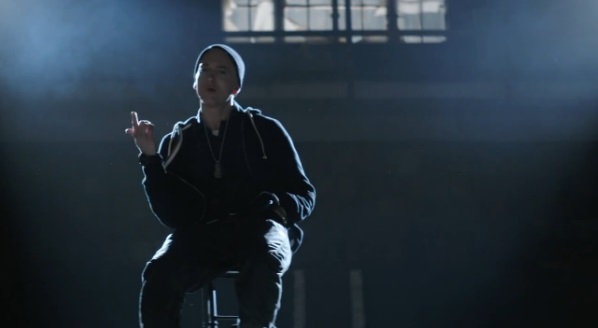 Eminem – Guts Over Fear feat. Sia (clip)