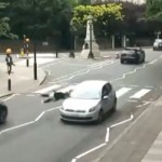 Une femme se fait renverser par une voiture sur le passage piéton des Beatles (vidéo)