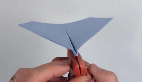 Tuto : Voici comment plier l’avion en papier parfait ! (vidéo)