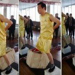 Un chinois soulève 80 kg avec ses testicules ! (vidéo)