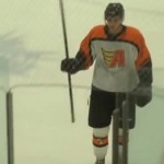 Un joueur de hockey se ridiculise lors de sa sortie ! (vidéo)