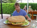 12 gigantesques burgers qui vont vous faire saliver