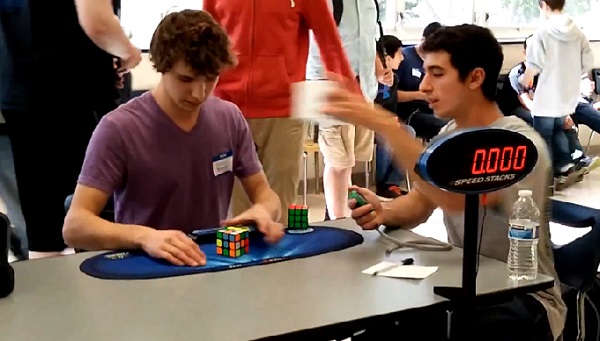 Incroyable : il résout le Rubik’s Cube en 5,25 secondes