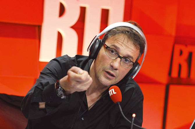 Julien Courbet violemment insulté en direct à la radio (audio)