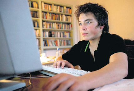 1 adolescent arrêté après avoir simulé son suicide sur internet