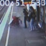 Un bébé qui passe sous 1 train et qui s’en sort indemne (VIDEO)