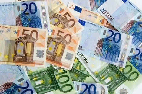 Un Allemand perd 20.000 euros sur une autoroute