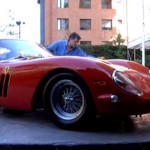 Un homme lave sa FERRARI 250 GTO (VIDEO)