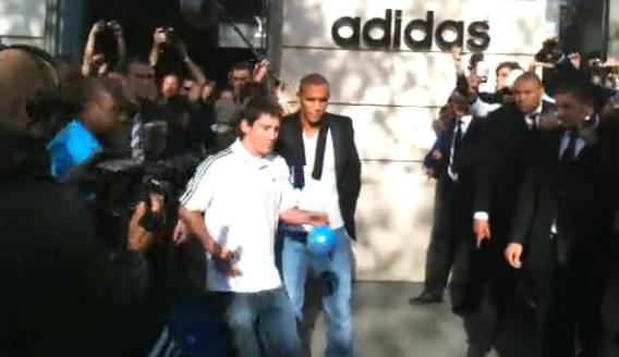 Messi sur les Champs-Élysées (VIDEO)