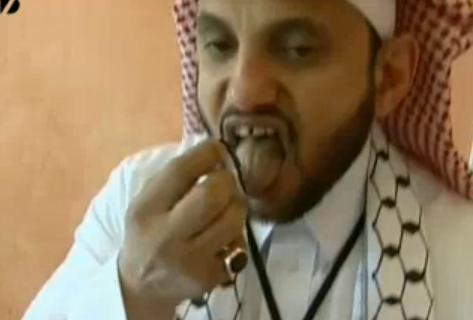 Un Saoudien mange 22 scorpions vivants (VIDEO)