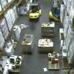 Un cariste noyé sous des cartons de Vodka (VIDEO)