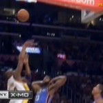 Kobe Bryant met un panier incroyable (VIDEO)