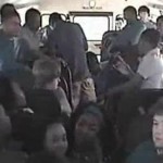 Agression raciste dans un bus aux USA (VIDEO)