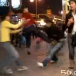 Bagarre entre un couple et plusieurs petits chinois (VIDEO)