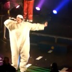 Diam&rsquo;s déguisée en nounours lors d&rsquo;un concert (VIDEO)