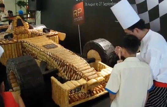 Une voiture de Formule 1 grandeur nature réalisée en pain (VIDEO)