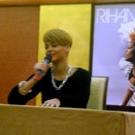 Rihanna en conférence de presse à Paris (VIDEO)