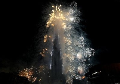 Dubaï inaugure la plus haute tour du monde (VIDEO)