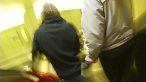 Il tente de voler un policier en civil