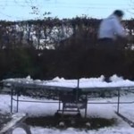 Il chute en faisant une glissade sur une table de ping pong (VIDEO)