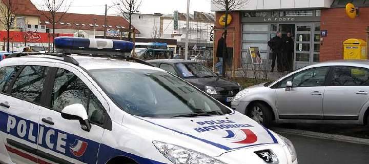 Ils braquent un bureau de Poste dissimulés sous une burqa