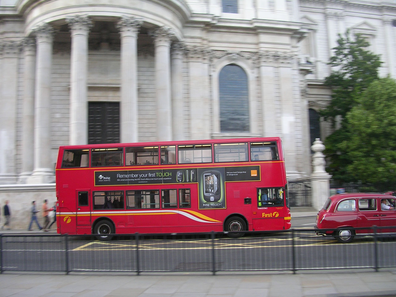 Un chauffeur de bus arrête son véhicule pour pouvoir prier