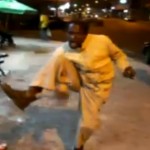 Il fait le clown avec sa cigarette (VIDEO)